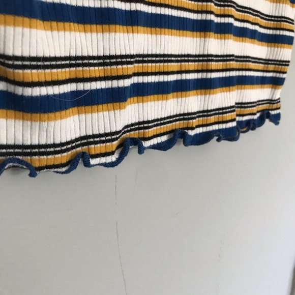 Striped crop top. - Picture 4 of 5